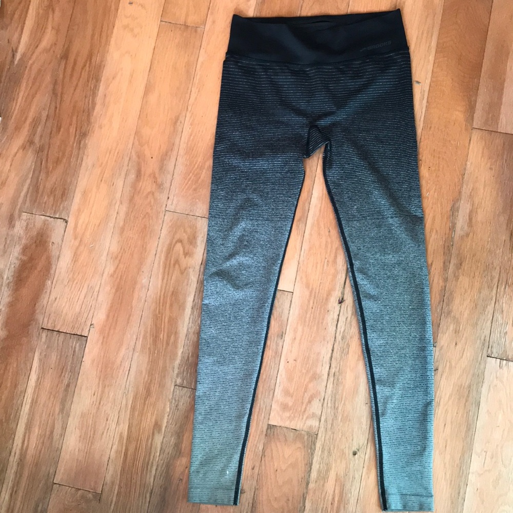 SOLD. Brooks ombré running tights